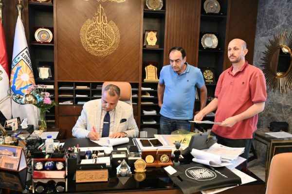 محافظ جنوب سيناء يصدق على عقود تقنين أراضي بمدينة دهب بالنموذج الموحد المؤمن - 5 - سيناء الإخبارية