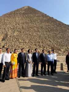 رئيس فيتنام يزور المتحف المصري الكبير وأهرامات الجيزة ويُعجب بالكنوز الأثرية - 11 - سيناء الإخبارية