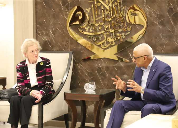 وفد "مجموعة الحكماء" يصل شمال سيناء لدعم جهود السلام وزيارة مخازن مساعدات غزة - 1 - سيناء الإخبارية
