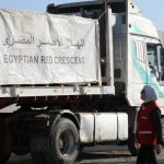 تعاون إغاثي بين الهلال الأحمر المصري ومحافظة شمال سيناء لدعم غزة - 3 - سيناء الإخبارية