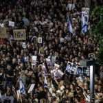 عائلات الأسرى الإسرائيليين تتظاهر ضد خطة احتلال غزة وتحذر من مقتل المحتجزين - 1 - سيناء الإخبارية