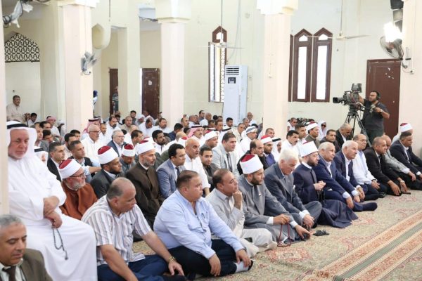جلسة ذكر لوزير الأوقاف ومحافظ الوادي الجديد بعد صلاة الجمعة بشمال سيناء .. صور - 3 - سيناء الإخبارية