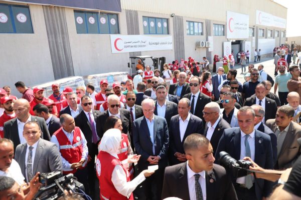 جولة تفقدية  لمركز الخدمات اللوجستية بالعريش بحضور وزير الخارجية ورئيس الوزراء الفلسطيني..صور - 7 - سيناء الإخبارية