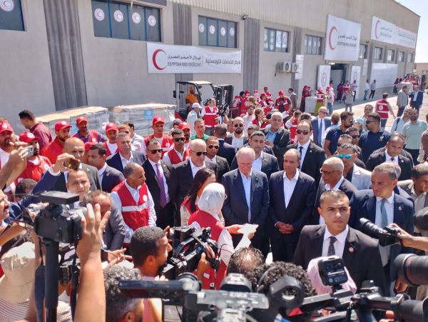 جولة تفقدية  لمركز الخدمات اللوجستية بالعريش بحضور وزير الخارجية ورئيس الوزراء الفلسطيني..صور - 17 - سيناء الإخبارية