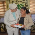 رئيسة القومي للطفولة والأمومة تكرم  "طفلة الشيبسي" وتمنحها لقب سفيرة الرحمة - 1 - سيناء الإخبارية