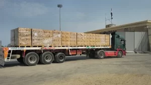 قطر تدخل 32 شاحنة مساعدات غذائية عبر معبر رفح لدعم أهالي غزة - 3 - سيناء الإخبارية
