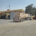قطر تدخل 32 شاحنة مساعدات غذائية عبر معبر رفح لدعم أهالي غزة - 1 - سيناء الإخبارية