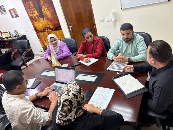 رئيس إقليم القناة بجنوب سيناء يبحث تطوير الخدمات الطبية - 9 - سيناء الإخبارية