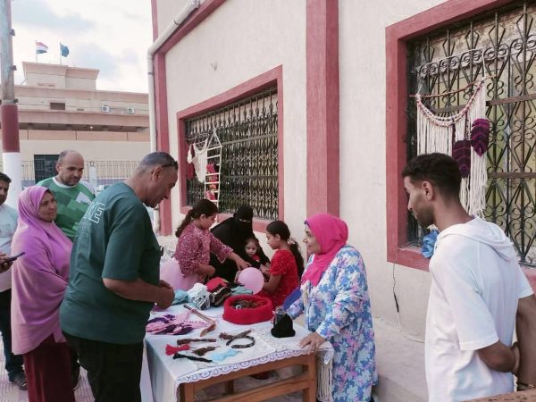 وكيل وزارة الشباب والرياضة بشمال سيناء يفتتح معرض المنتجات السيناوية بمركز شباب ضاحية السلام - 1 - سيناء الإخبارية