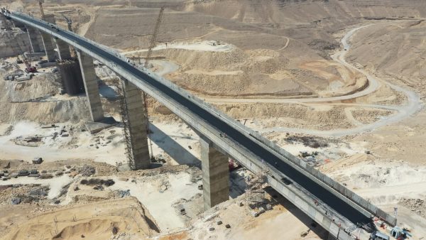 كامل الوزير يتفقد أعمال القطار الكهربائي السريع ضمن ممر السخنة – الإسكندرية| صور  - 1 - سيناء الإخبارية