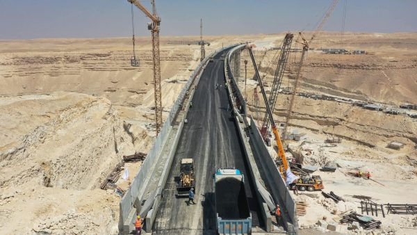 كامل الوزير يتفقد أعمال القطار الكهربائي السريع ضمن ممر السخنة – الإسكندرية| صور  - 7 - سيناء الإخبارية