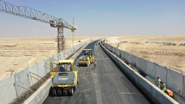 كامل الوزير يتفقد أعمال القطار الكهربائي السريع ضمن ممر السخنة – الإسكندرية| صور  - 9 - سيناء الإخبارية
