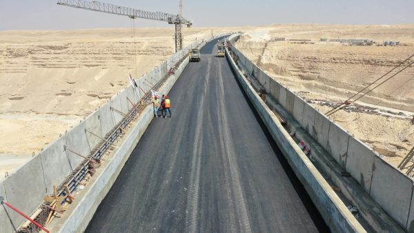 كامل الوزير يتفقد أعمال القطار الكهربائي السريع ضمن ممر السخنة – الإسكندرية| صور  - 5 - سيناء الإخبارية