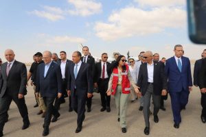 محافظ شمال سيناء يستقبل وزير الخارجية ورئيس الوزراء الفلسطيني بمطار العريش الدولي - 9 - سيناء الإخبارية