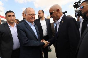 محافظ شمال سيناء يستقبل وزير الخارجية ورئيس الوزراء الفلسطيني بمطار العريش الدولي - 5 - سيناء الإخبارية