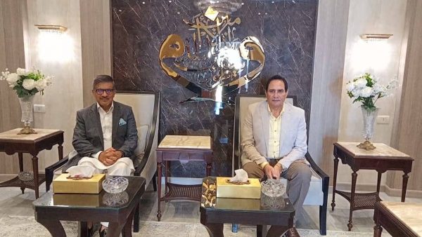 نائب محافظ شمال سيناء يستقبل السفير الباكستاني خلال وصول شحنة إغاثة لغزة - 9 - سيناء الإخبارية