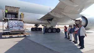 نائب محافظ شمال سيناء يستقبل السفير الباكستاني خلال وصول شحنة إغاثة لغزة - 9 - سيناء الإخبارية