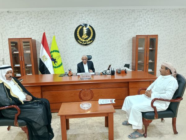 محافظ شمال سيناء يلتقي رئيس الاتحاد المصري للهجن لبحث ترتيبات مهرجان دولي - 1 - سيناء الإخبارية