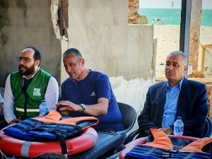شمال سيناء تعزز الأمان بشواطئ العريش.. توزيع مستلزمات إنقاذ للمنقذين - 5 - سيناء الإخبارية