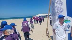 شباب شمال سيناء يطلقون حملة تنظيف شواطئ العريش - 1 - سيناء الإخبارية