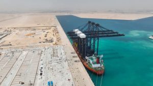 ميناء السخنة يشهد وصول أوناش عملاقة لتعزيز مركزية مصر اللوجستية - 15 - سيناء الإخبارية