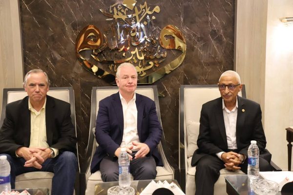 محافظ شمال سيناء يستقبل وفدًا من الكونجرس الأمريكي بمطار العريش الدولي - 1 - سيناء الإخبارية