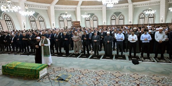 رئيس الوزراء يؤدي صلاة الجنازة على وزير التموين السابق بحضور كبار رجال الدولة.. صور - 3 - سيناء الإخبارية