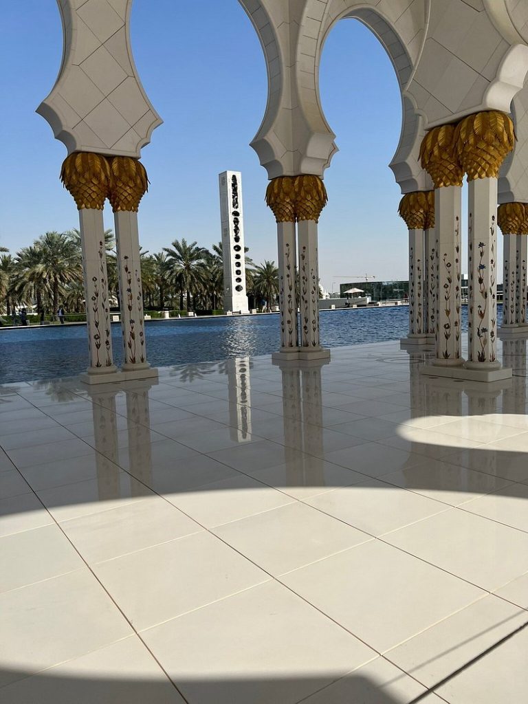 جامع الشيخ زايد الكبير.. تحفة معمارية تروي روح الإسلام - 7 - سيناء الإخبارية
