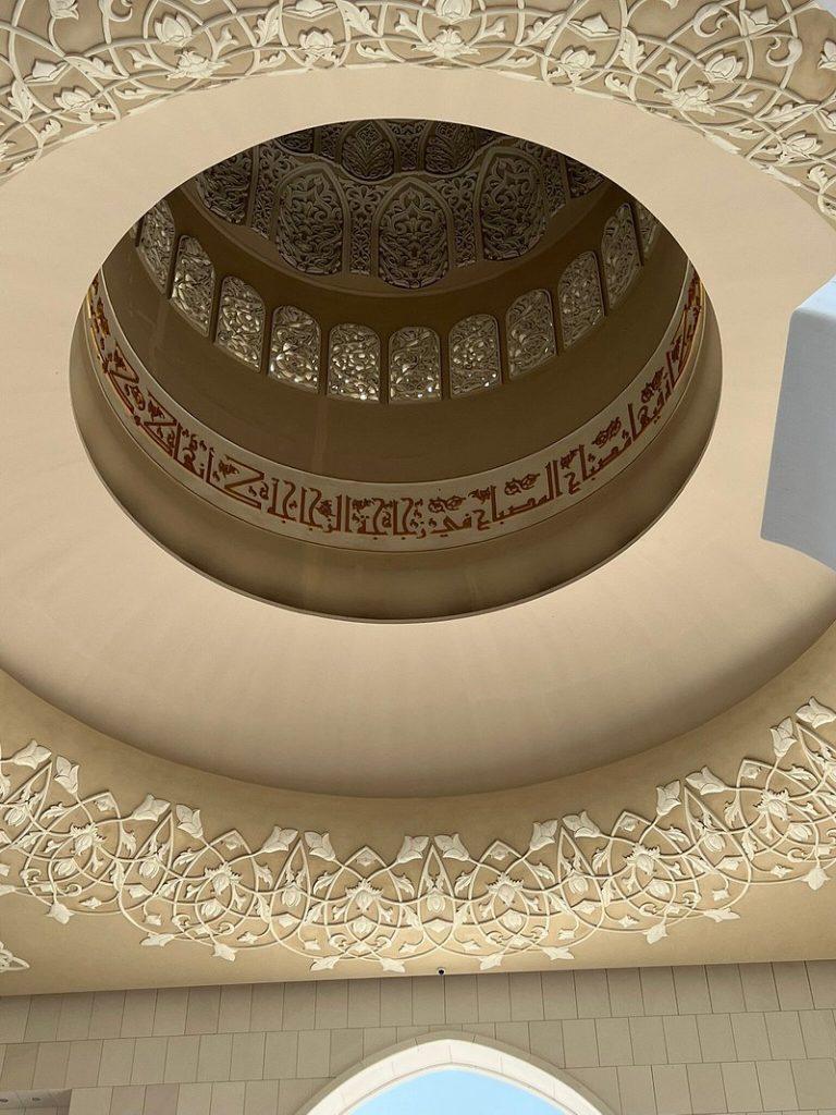جامع الشيخ زايد الكبير.. تحفة معمارية تروي روح الإسلام - 5 - سيناء الإخبارية