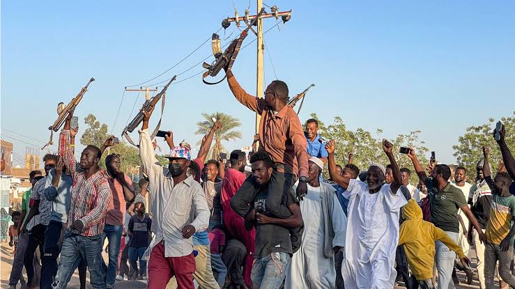 مدينة الفاشر تختنق تحت الحصار: الدعم السريع يمنع الغذاء والدواء.. والأهالي يقتاتون على "علف الحيوانات" - 1 - سيناء الإخبارية