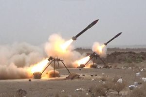 تصعيد الحوثيين ضد إسرائيل: هجمات صاروخية على تل أبيب وعقوبات على 64 شركة بحرية - 3 - سيناء الإخبارية
