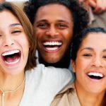 دراسة إسبانية تكشف أسرار العلاج بالضحك وتأثيره المذهل على القلق والرضا عن الحياة - 1 - سيناء الإخبارية