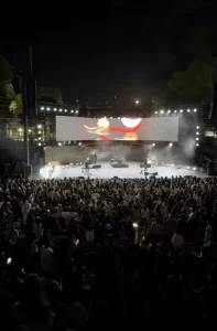 كايروكي يشعل مسرح قرطاج الأثري في حفلة تاريخية والجماهير ترفع أعلام فلسطين - 5 - سيناء الإخبارية