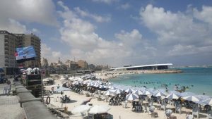 شواطئ مطروح تجذب آلاف المصطافين للاستمتاع بأجواء سبتمبر المعتدلة والطبيعة الخلابة - 9 - سيناء الإخبارية