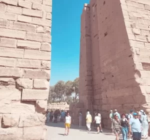 الأقصر تحتضن السياح من كل أنحاء العالم وسط أجواء مثالية وزيارات لأعظم معابد ومقابر الفراعنة - 27 - سيناء الإخبارية