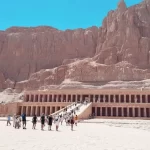 الأقصر تحتضن السياح من كل أنحاء العالم وسط أجواء مثالية وزيارات لأعظم معابد ومقابر الفراعنة - 1 - سيناء الإخبارية
