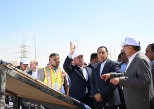 رئيس الوزراء يتفقد محطة الأتوبيس الترددي قرب المتحف المصري الكبير - 3 - سيناء الإخبارية