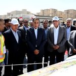 رئيس الوزراء يتفقد محطة الأتوبيس الترددي قرب المتحف المصري الكبير - 1 - سيناء الإخبارية