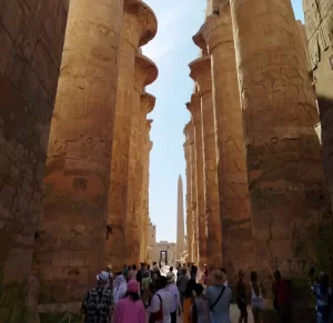 الأقصر تحتضن السياح من كل أنحاء العالم وسط أجواء مثالية وزيارات لأعظم معابد ومقابر الفراعنة - 19 - سيناء الإخبارية