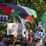 طواف إسبانيا يتوقف قبل خط النهاية بسبب احتجاجات مؤيدة لفلسطين - 1 - سيناء الإخبارية