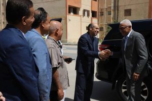 محافظ شمال سيناء يوزع جوائز "حكاية وطن" ويستجيب لاستفسارات المواطنين في برنامج مباشر - 1 - سيناء الإخبارية