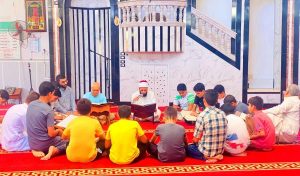 بالصور.. مقارئ شمال سيناء تستقطب عشاق القرآن الكريم عقب صلاة الجمعة - 27 - سيناء الإخبارية