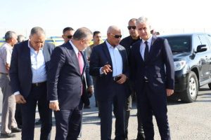 محافظ شمال سيناء يصطحب وفدًا تركيًا رفيع المستوى إلى معبر رفح - 1 - سيناء الإخبارية