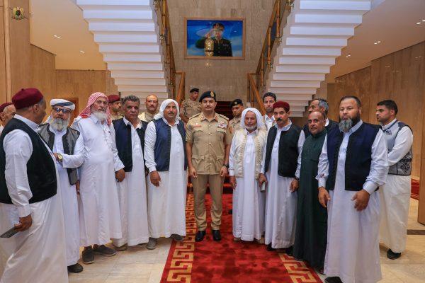 صدام حفتر يلتقي مشايخ وعُمد قبائل أولاد علي من مصر وليبيا لتأكيد الروابط التاريخية - 1 - سيناء الإخبارية