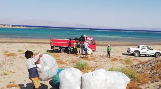  حملات موسعة لرفع المخلفات بطريق البلو هول في دهب - 1 - سيناء الإخبارية