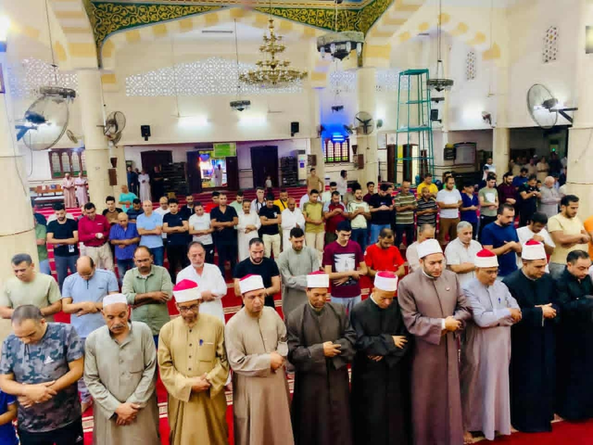 خسوف القمر يوحد المصلين في مسجد النصر بالعريش - 1 - سيناء الإخبارية