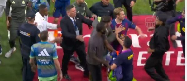 غضب في البرنابيو».. اشتباكات نارية بين لاعبي ريال مدريد وبرشلونة بعد  الكلاسيكو – سيناء الإخبارية